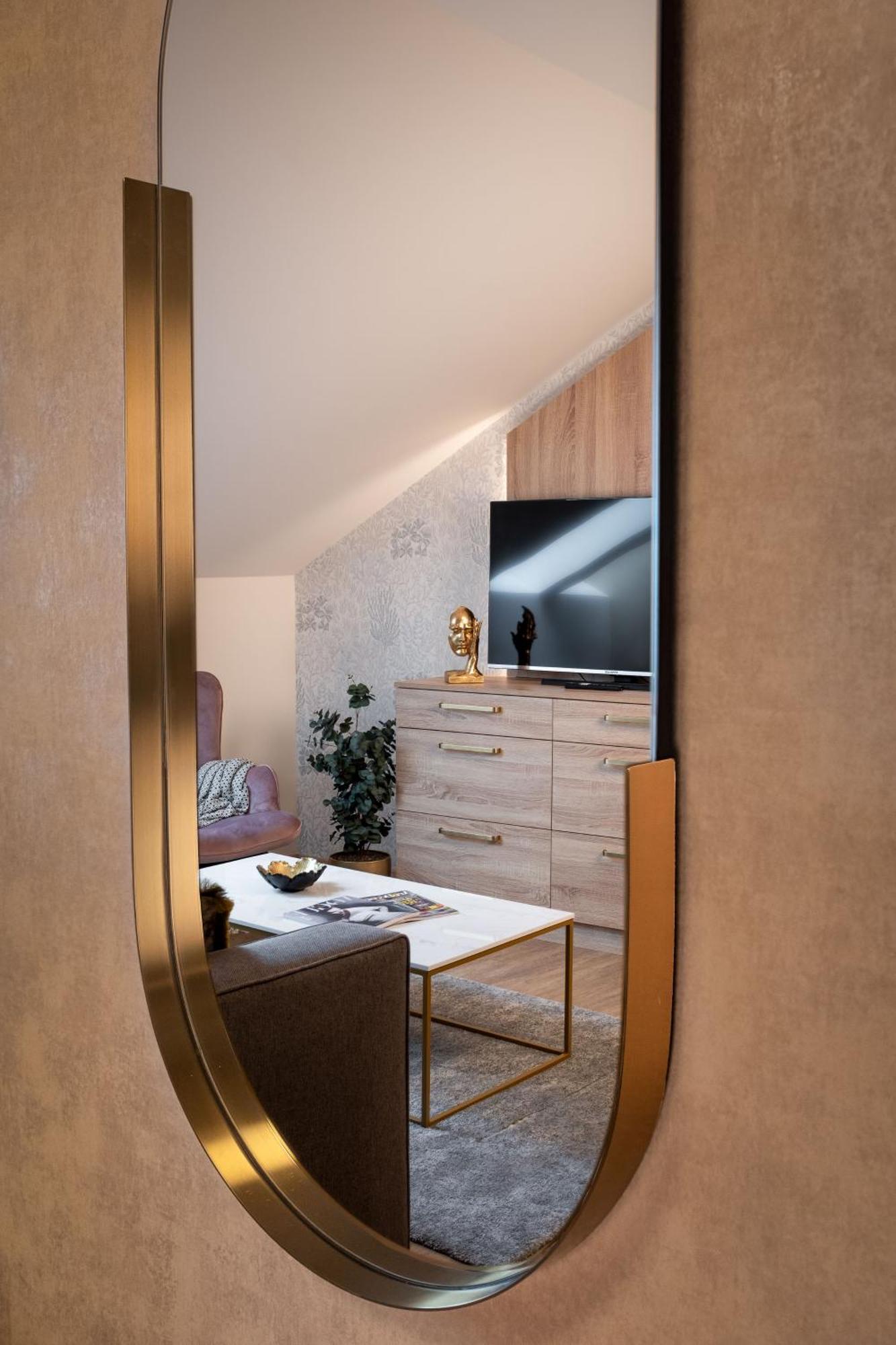Theatre 9 By Adrez Apartmán *